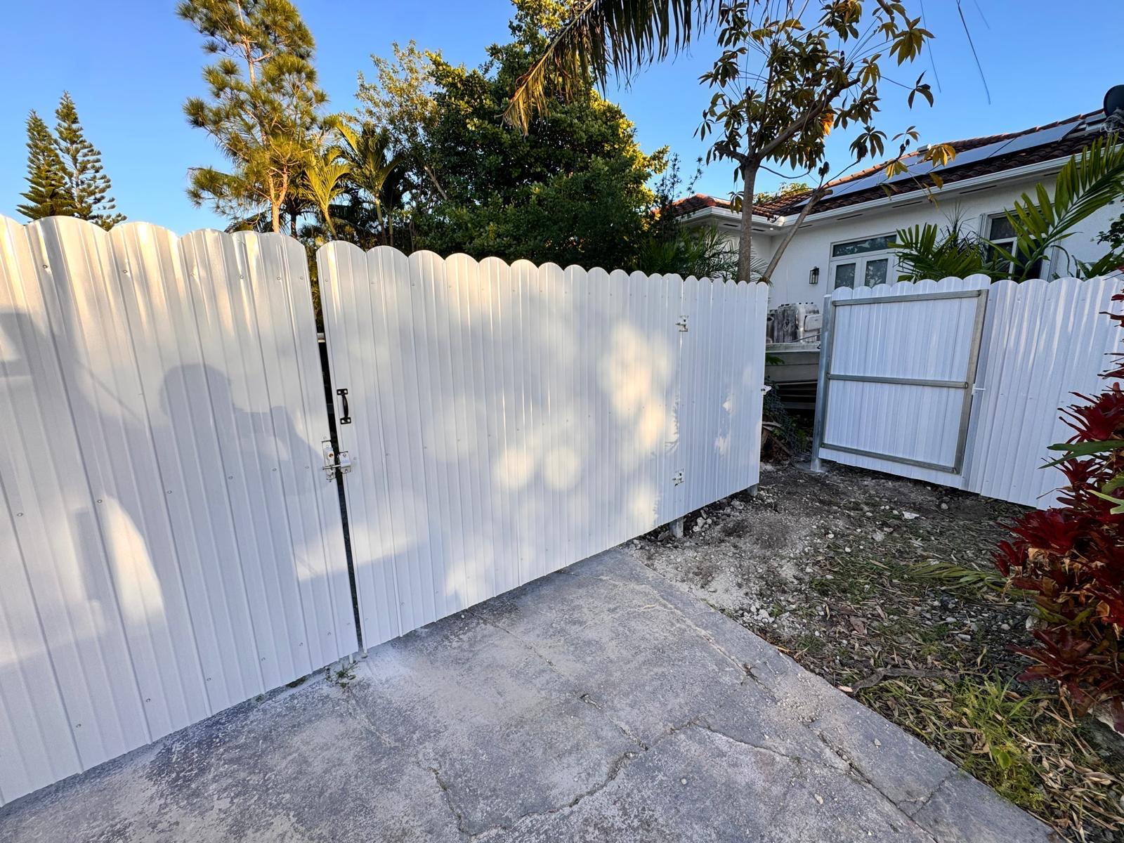 White PVC privacy fence with gate in South Florida